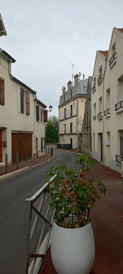 Studio Meuble A Bougival Exterior photo